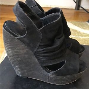 JOES JEANS BLACK SUEDE WEDGE SANDAL